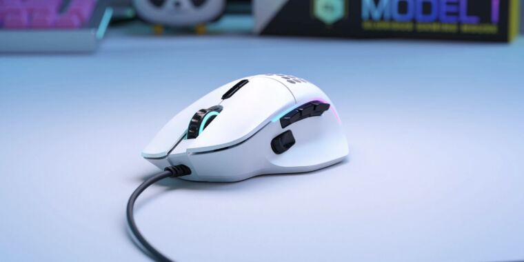 O novo mouse super leve permite que você escolha a forma dos botões laterais