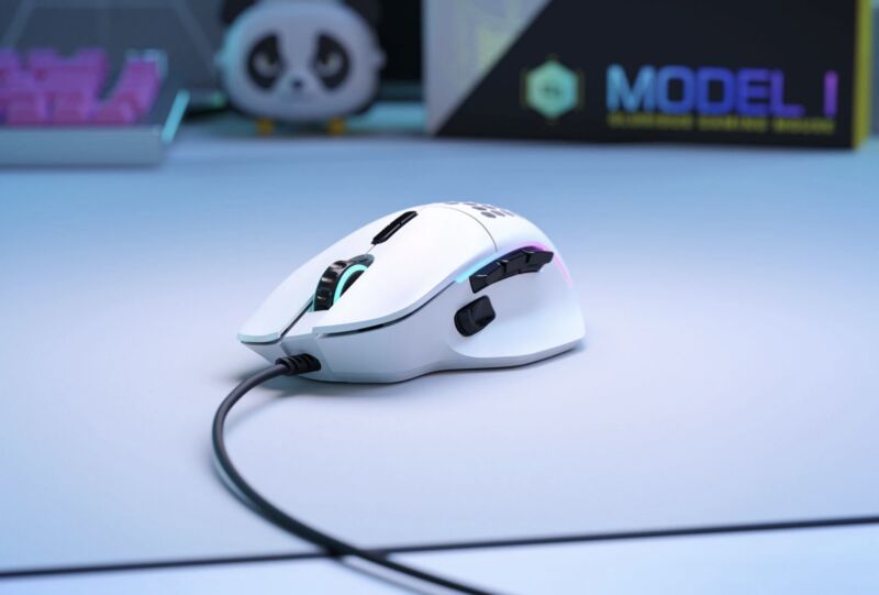 Il nuovo fantastico mouse ultraleggero ti consente di scegliere la forma dei pulsanti laterali