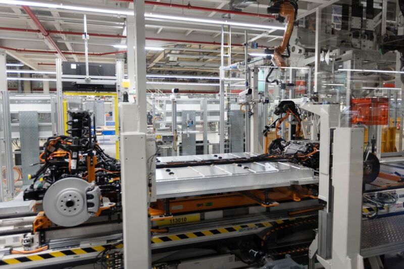 The chassis and battery pack of a Volkswagen AG (VW) ID.5 electric sports utility vehicle (eSUV) on the assembly line during a media tour of the automaker's electric automobile factory in Zwickau, Germany.