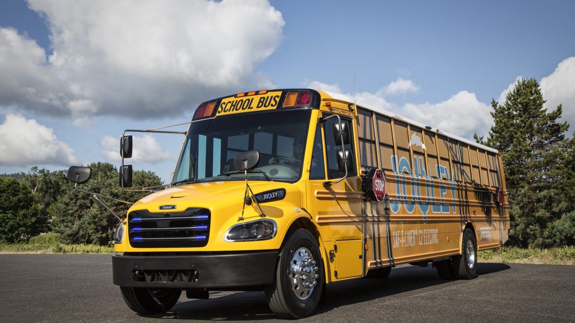 Illinois utility tries using electric school buses for bidirectional charging
