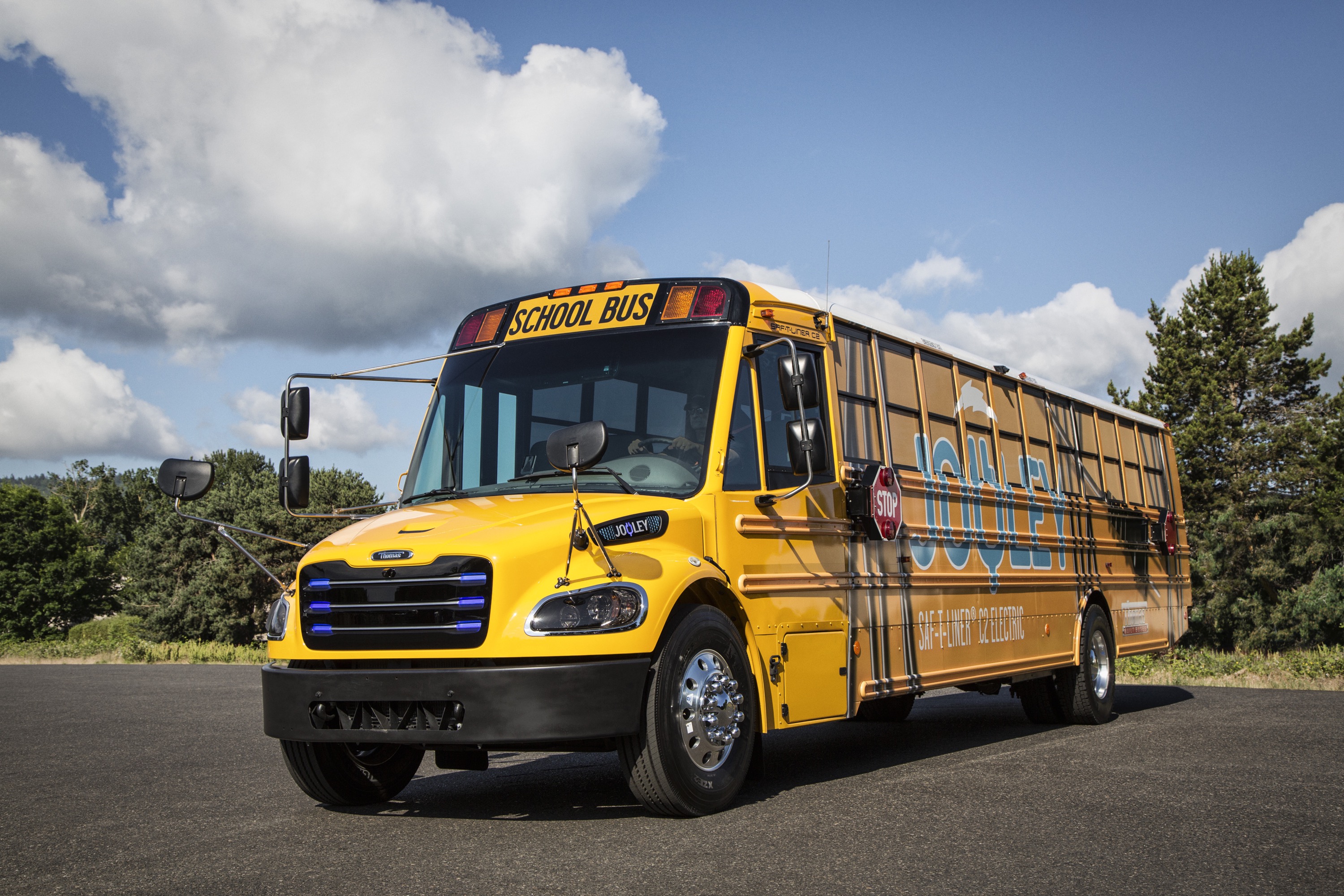 Желтый школьный автобус. Школьный автобус США. Thomas saf-t-Liner c2 School Bus салон. Thomas built Buses.