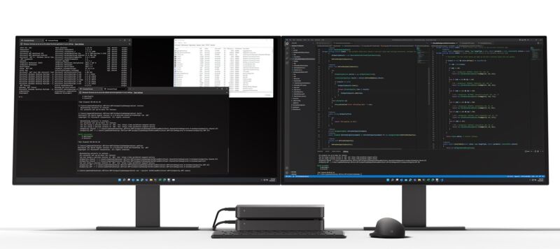 Microsofts Project Volterra er et armdrevet utviklerskrivebord som lanseres senere i år.  Dette bildet viser to Volterra-bokser stablet oppå hverandre.