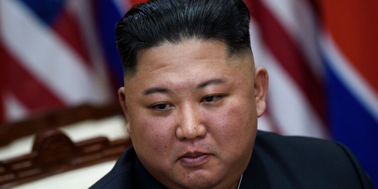 North Korea: 6 dead, 350,000 "fevers", as coronavirus spreads "explosively". thumbnail
