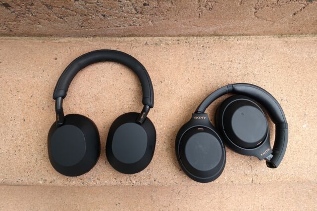 The WH-1000XM5's earcups don't fold up for easier storage, sadly.