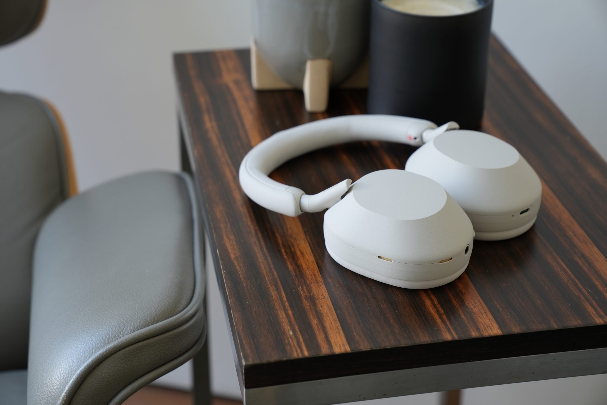 Sony's WH-1000XM5 headphones come with a new design, $50 Sony's WH-1000XM5 headphones come with a new design, $50