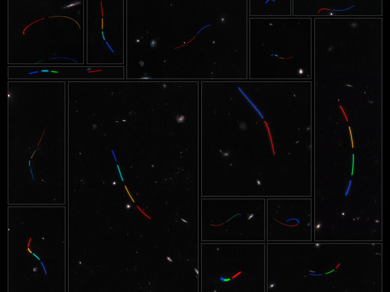 Este mosaico consta de 16 conjuntos de datos diferentes del Telescopio Espacial Hubble de la NASA/ESA, que se estudiaron como parte del Proyecto de Ciencia Ciudadana Cazador de Asteroides.  Cada uno de estos conjuntos de datos recibió un color basado en la secuencia cronológica de los hallazgos.  Los tonos azules representan el primer descubrimiento del asteroide y los rojos representan el último.