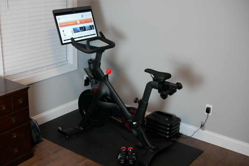 Peloton bike plus online features