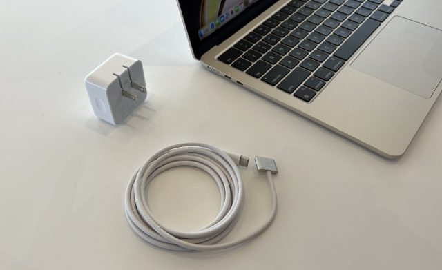 Can You Charge Macbook Air M2 with USB C? - Hollyland