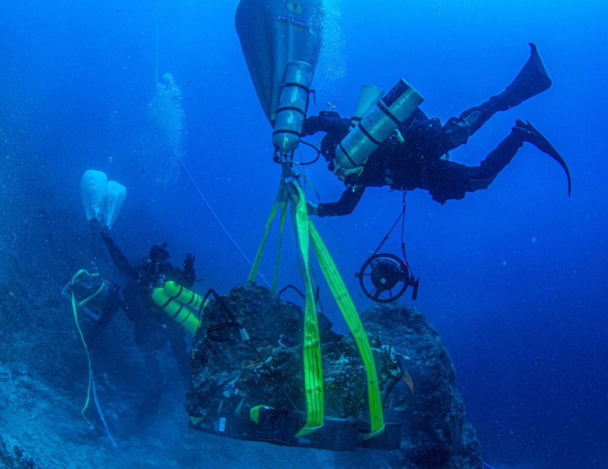 Divers Recovered Giant Head Of Hercules From Antikythera Shipwreck In ...