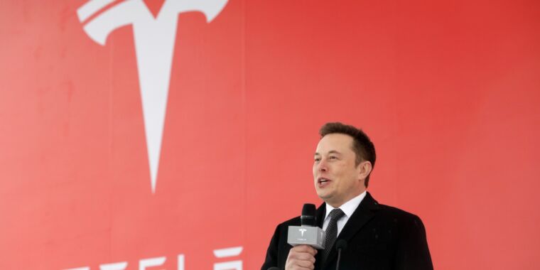 Musk to Tesla and SpaceX workers: Be in the office 40 hours a week or quit