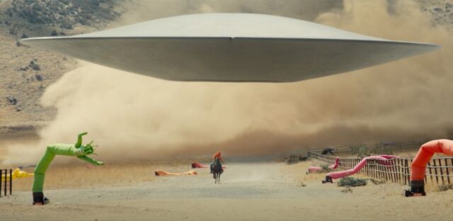 This is a big UFO.
