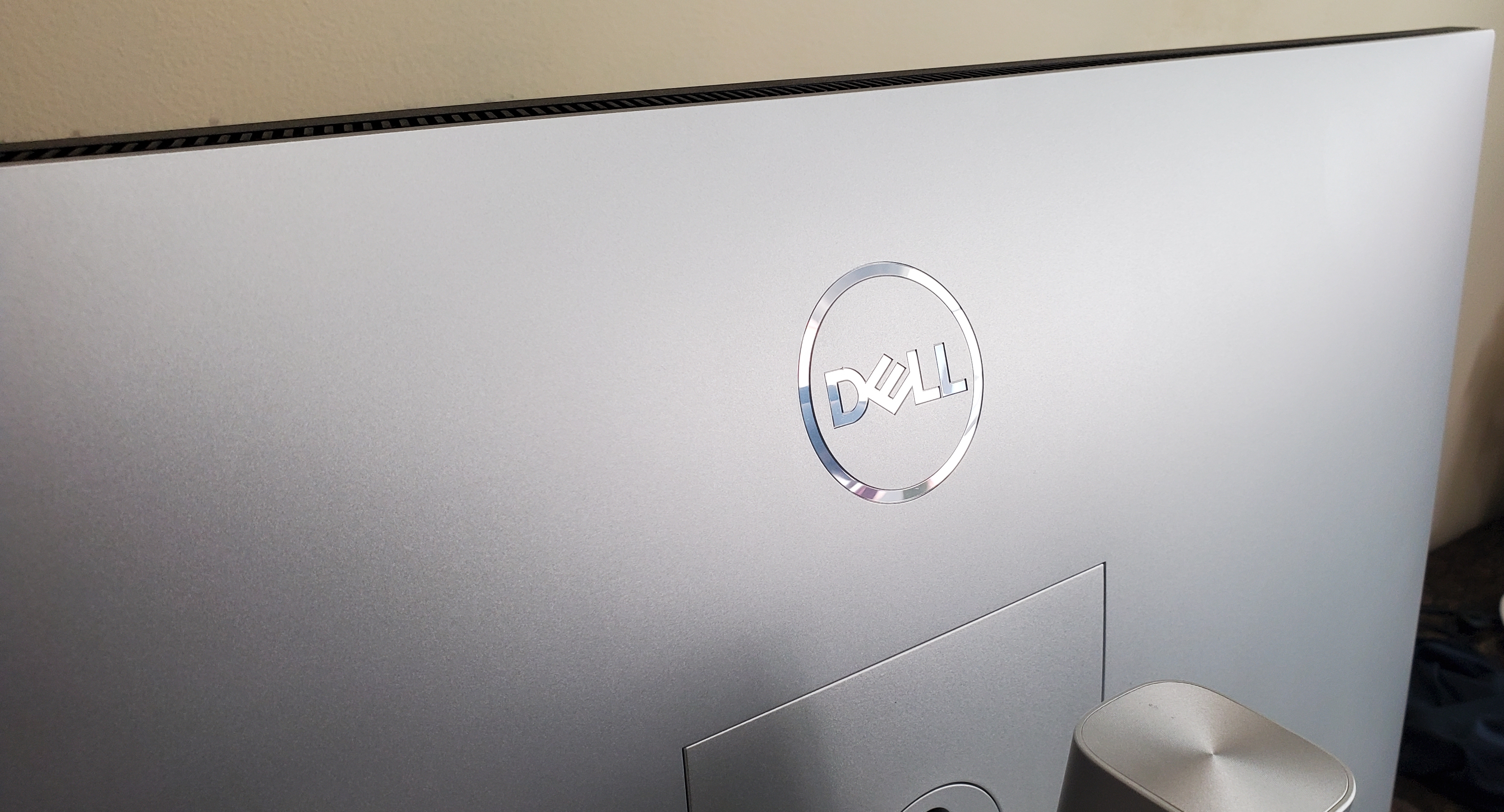 IPS Black brings impressive contrast and vivid colors to Dell's 