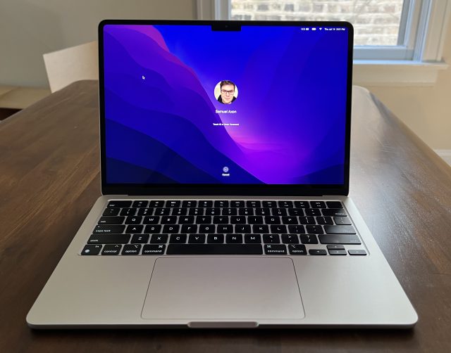 Le MacBook Air 2022 est doté de MagSafe et de deux ports Thunderbolt/USB-C.