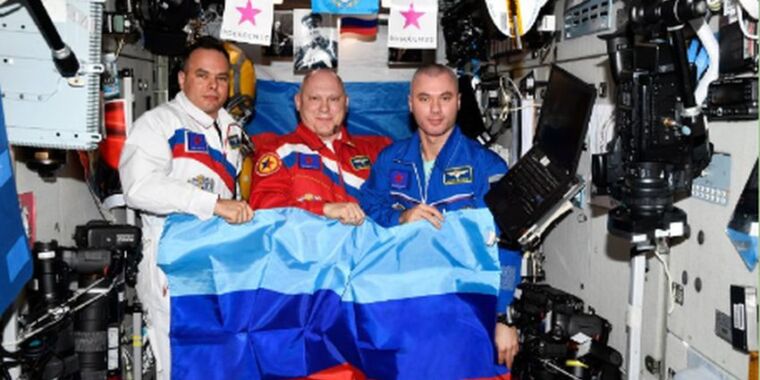 Russian astronauts use space station to promote anti-Ukraine propaganda