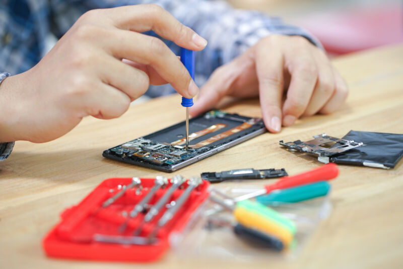 Le smartphone est réparé. 