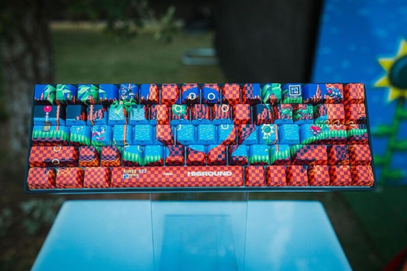 Sonic the Hedgehog doesn’t need easily legible legends on his mechanical keyboard