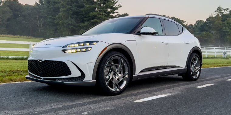 2023 Genesis GV60 是年度电动汽车的有力竞争者