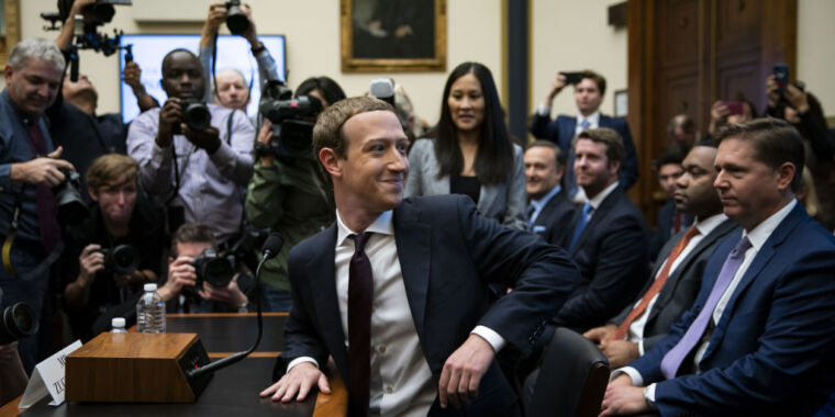 Zuckerberg avoids Cambridge Analytica deposition as Facebook agrees to settle thumbnail