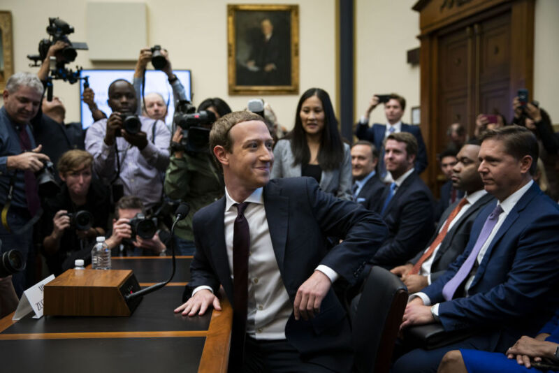 Zuckerberg avoids Cambridge Analytica's testimony as Facebook agrees to deal