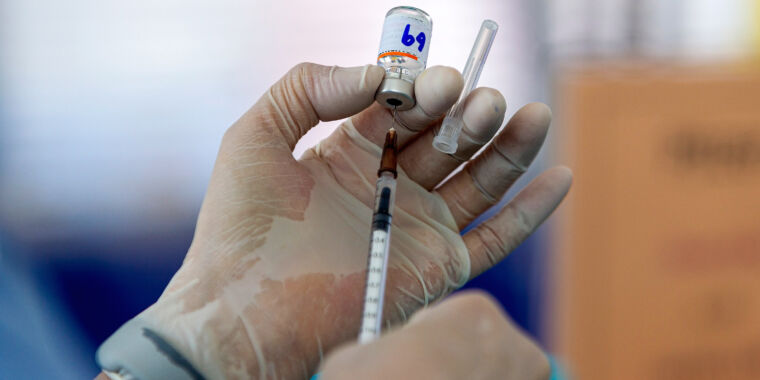 Коалиция COVID закончилась, Moderna подает в суд на Pfizer и BioNTech из-за вакцин