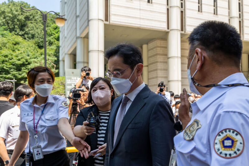 Jay Y. Lee, vice chairman of Samsung Electronics Co., leaves the Seoul Central District Court in Seoul, South Korea, on Friday. After a presidential pardon, Lee is poised to retake control of South Korea's largest commercial entity.