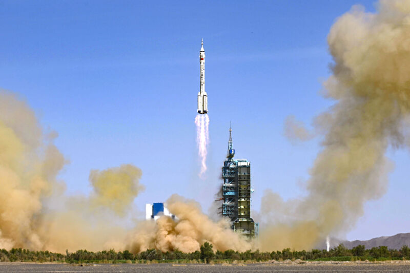 A Long March 2F carrier rocket carrying the Shenzhou-14 spacecraft blasts off from the Jiuquan Satellite Launch Center on June 5, 2022.