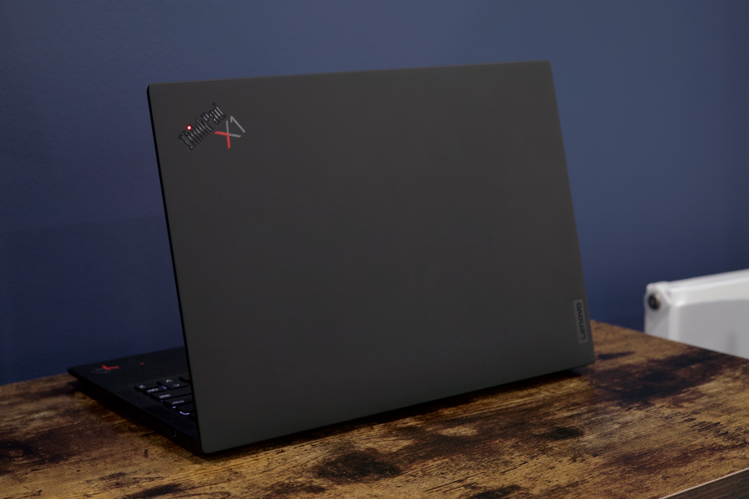 Lenovo ThinkPad X1 Carbon Gen 10 review: A fast-but-flawed version of a  great laptop | Ars Technica