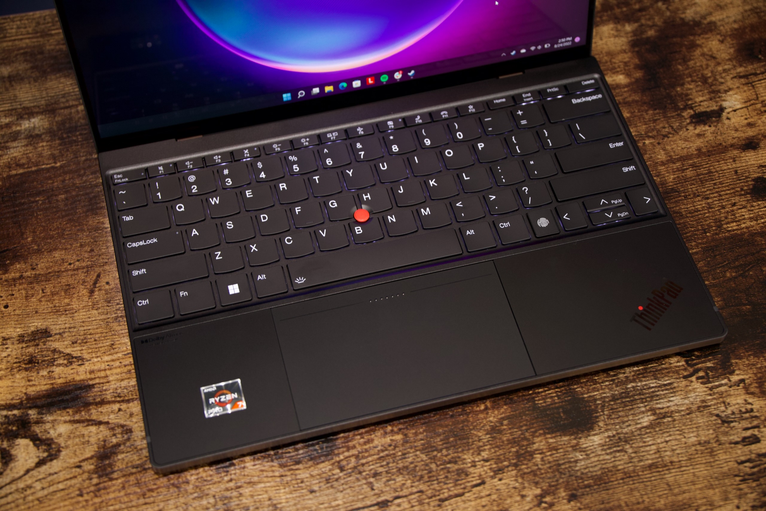 Review Lenovo ThinkPad Z13: Kombinasi Kuat Antara Kinerja dan Portabilitas