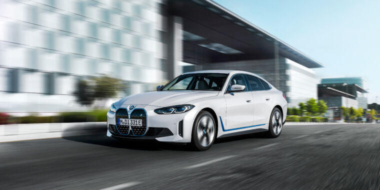 bmw-readies-a-cheaper-electric-i4-sedan-due-in-early-2023