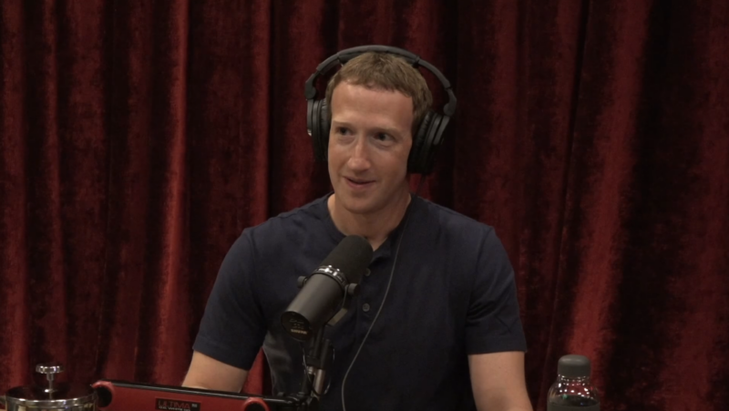 Mark Zuckerberg discusses Meta's VR ambitions on The Joe Rogan Experience.