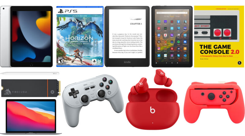 Das Beste vom Wochenende Angebote: Amazon Kindle Paperwhite, 8BitDo-Gamepads und mehr.
</figure><p>Es ist Wochenende, also Zeit für einen weiteren Dealmaster. Unsere neueste Zusammenfassung der besten Tech-Angebote im Internet enthält den niedrigsten Preis, den wir für den Kindle Paperwhite von Amazon ermittelt haben. Die werbefinanzierte 8-GB-Version des eReaders ist derzeit bei Target und Best Buy auf 95 US-Dollar gesunken, was dem Rabatt entspricht, den wir während des Prime Day-Verkaufs von Amazon gesehen haben. Beide Einzelhändler sagen, dass dieses Angebot bis Samstag gilt.</p>

Wir haben dem Paperwhite bei seiner Markteinführung im letzten Jahr eine begeisterte Kritik gegeben, und insgesamt halten wir ihn für die meisten Menschen immer noch für den besten Kindle – und damit für den besten E-Reader. Die eBook-Bibliothek von Amazon bleibt umfassend, auch wenn Kindles einige offene Standards immer noch nicht <em>vollständig</em> nativ unterstützen, und das Paperwhite selbst bietet ein komfortables, wasserdichtes Design, eine wochenlange Akkulaufzeit, Bluetooth-Audiounterstützung und ein gestochen scharfes 300-Pixel-pro-Zoll-Display. Für Besitzer der vorherigen Generation von Paperwhite besteht kein dringender Bedarf für ein Upgrade, aber im Vergleich zu diesem Modell bietet die neueste Version einen größeren Bildschirm (mit 6,8 Zoll statt sechs) mit einer gleichmäßigeren Frontbeleuchtung und schnellerer Leistung (wenn auch nicht ohne die gelegentliche Schluckauf) und einen USB-C-Anschluss. Es ist ein bedeutendes Upgrade gegenüber dem Basis-Kindle und nahe genug am Kindle Oasis der Spitzenklasse, um ein besseres Preis-Leistungs-Verhältnis zu bieten (obwohl beide eReader heute ebenfalls auf Allzeittiefs gesunken sind).
<p>Es ist erwähnenswert, dass die Kids-Version des Paperwhite für 10 $ mehr im Angebot ist. Dies entspricht auch dem niedrigsten Preis, den wir verfolgt haben. Diese Variante richtet sich an Kinder und beinhaltet ein Jahr Amazon Kids+ Service, ist aber in der Hardware identisch mit dem Standardmodell, dazu gibt es zwei Jahre Garantie (gegenüber einem Jahr beim Basismodell), einen praktischen Koffer und insbesondere keine Werbung auf dem Sperrbildschirm. Wenn es Ihnen nichts ausmacht, etwas mehr auszugeben, ist dies möglicherweise der beste Gesamtwert.</p>

Wenn Sie keinen neuen E-Reader benötigen, enthält unsere Zusammenfassung auch Allzeittiefs für einige andere Gadgets, die wir ebenfalls mögen. Eine Reihe von Gamepads des Zubehörherstellers 8BitDo sind beispielsweise noch im Angebot, darunter das hervorragende Pro 2, das wir als günstigere und anpassbare Alternative zu Nintendos Switch Pro-Controller empfehlen. Mit seinem aktuellen Preis von 75 US-Dollar bietet das neueste Fire HD 10 von Amazon ein starkes Preis-Leistungs-Verhältnis für diejenigen, die ein günstiges Tablet benötigen, während die Studio Buds von Beats eine einfache Kopplung und solide Leistung für ein Set bieten. Wir haben auch ...</h2></div>
                                                <div class=