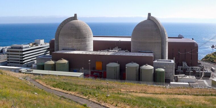 Калифорния планирует оставить последнюю атомную электростанцию ​​открытой
