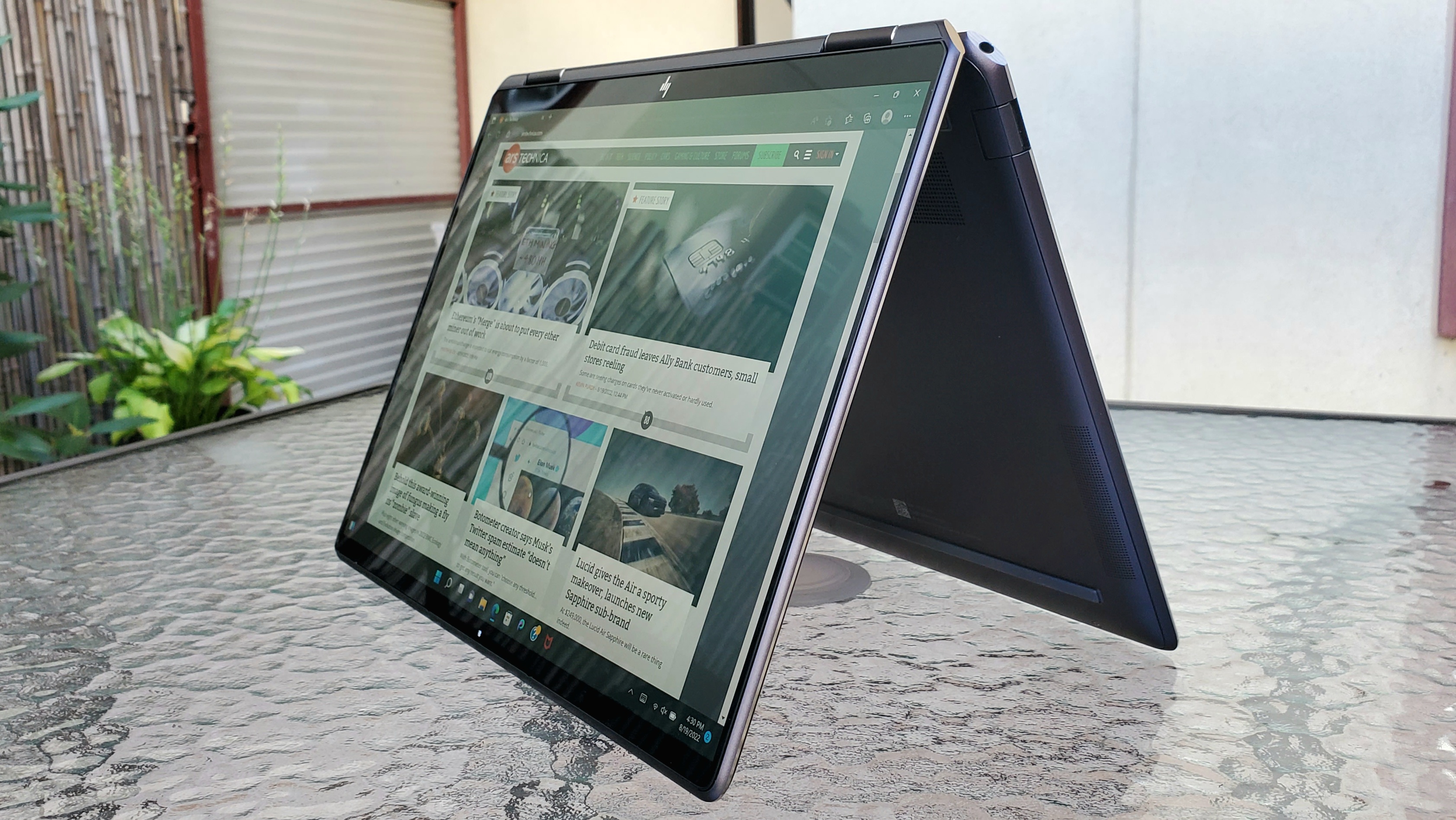 Review: HP's 13.5-inch Spectre x360 is a top ultralight—with flair