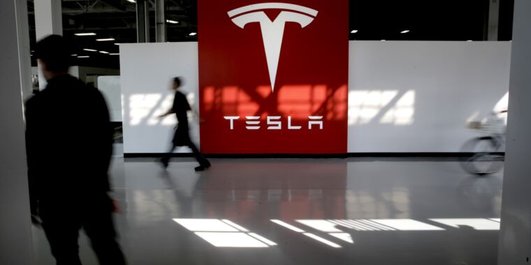 Elon Musk offloads another $3.6 billion of Tesla stock