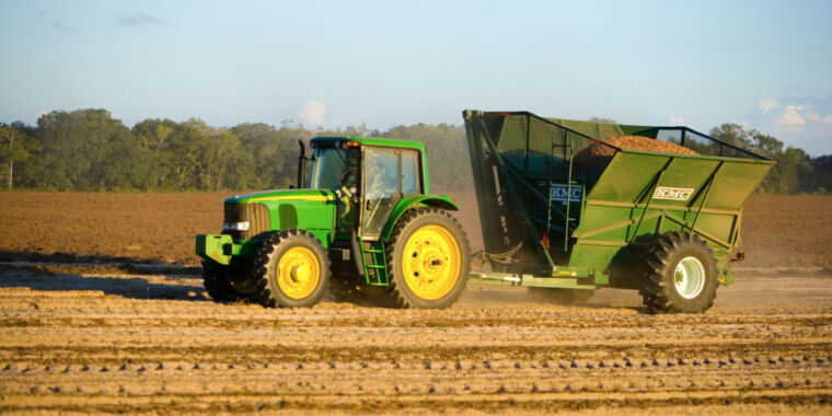 A new jailbreak for John Deere tractors rides the right-to-repair wave