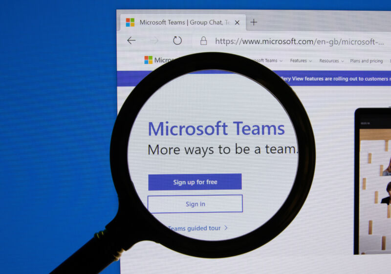 يعد استخدام Teams في المستعرض أكثر أمانًا من استخدام تطبيقات سطح المكتب من Microsoft ، والتي يتم تغليفها حول المستعرض.  هناك الكثير للعمل من خلاله.