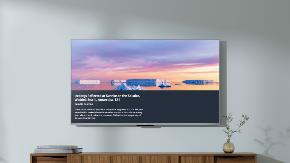 El televisor tiene una galería de imágenes que puedes mostrar y preguntarle a Alexa. 