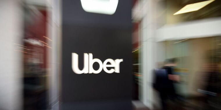 Руководителя Uber обвинили в маскировке вымогательства данных под «ошибку вознаграждения»