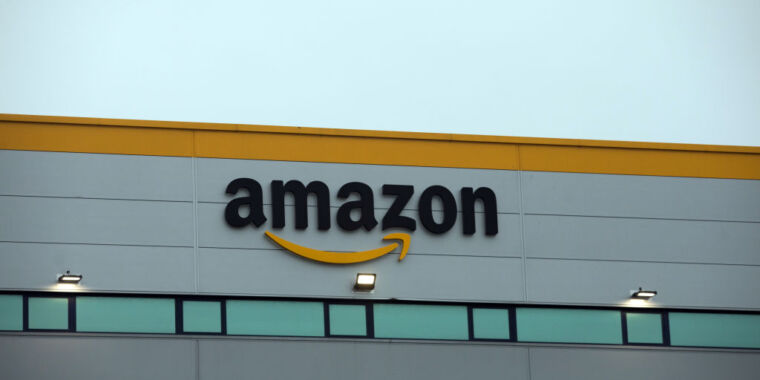 У Каліфорнії стверджують, що Amazon зруйнував онлайн-магазини, подавши до суду за підвищення цін