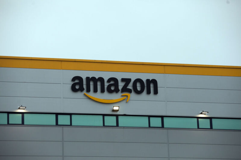 แคลิฟอร์เนียกล่าวหาว่า Amazon ทำลายการช้อปปิ้งออนไลน์ ฟ้องเพราะขึ้นราคา