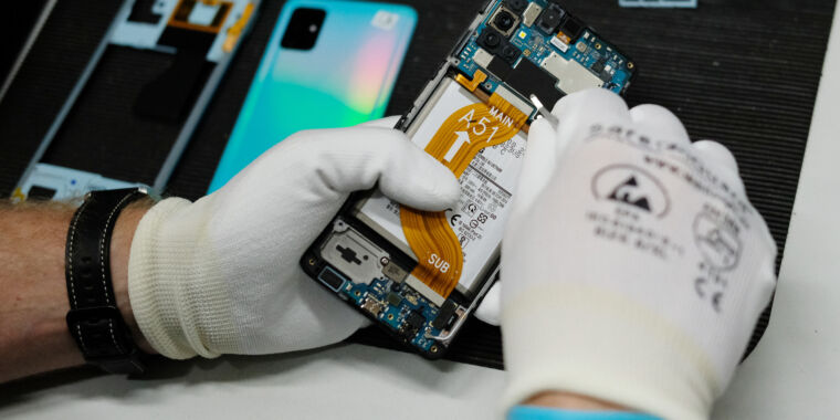 EU regulators want 5 years of smartphone parts, much better batteries