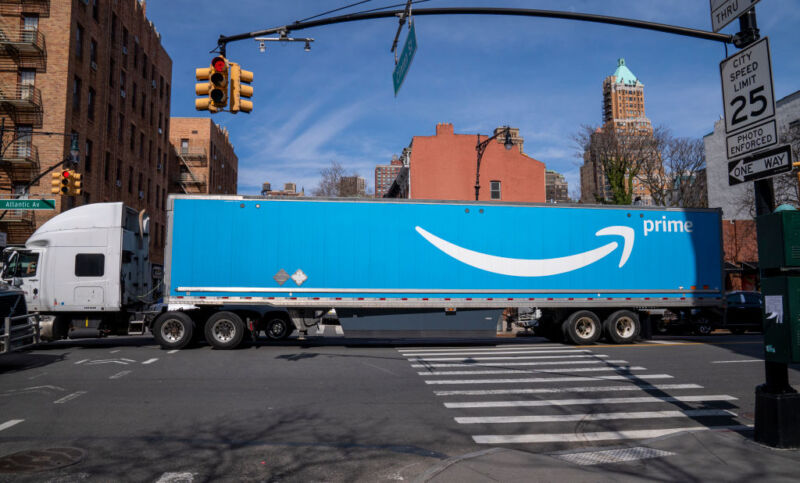 Amazon hires unsafe trucking firms twice as often as peers, WSJ finds