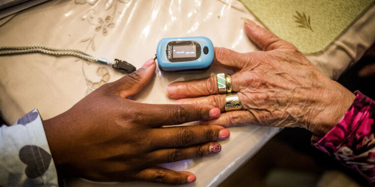 Dangerously wrong oxygen readings in dark-skinned patients spur FDA scrutiny thumbnail