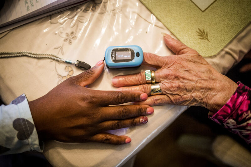 A nurse uses a pulse oximeter on a patient in Plainfield, New Jersey, on October 26, 2016.