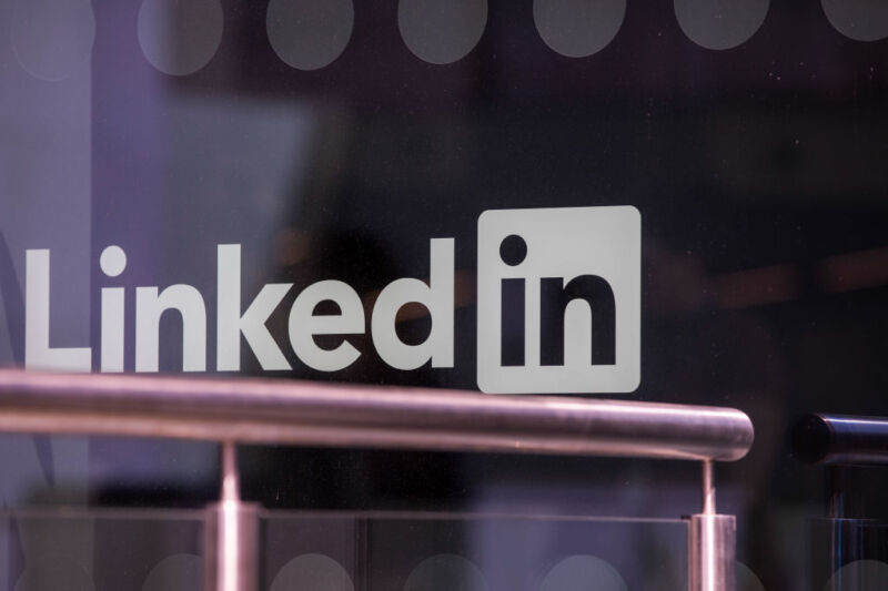 Experts debate the ethics of LinkedIn’s algorithm experiments on 20M users