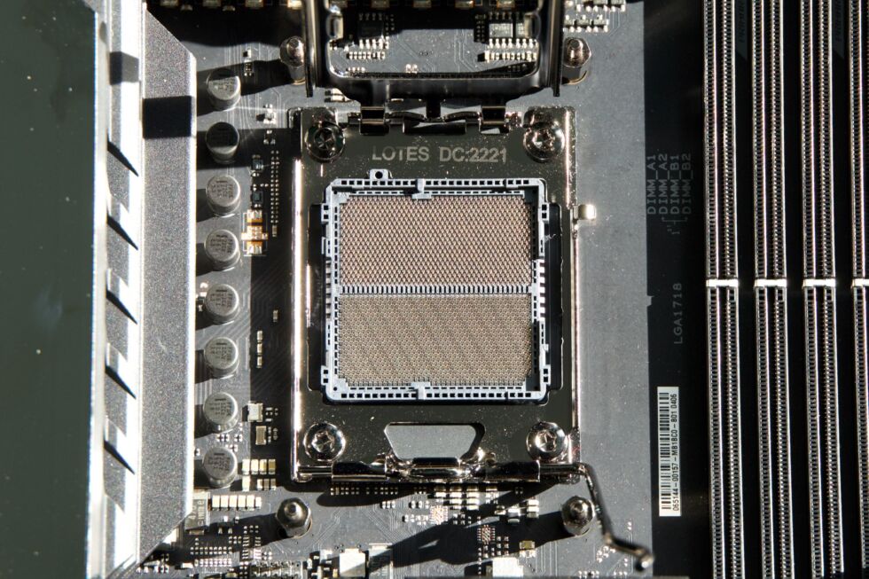 来自 AMD 的 Socket AM5。