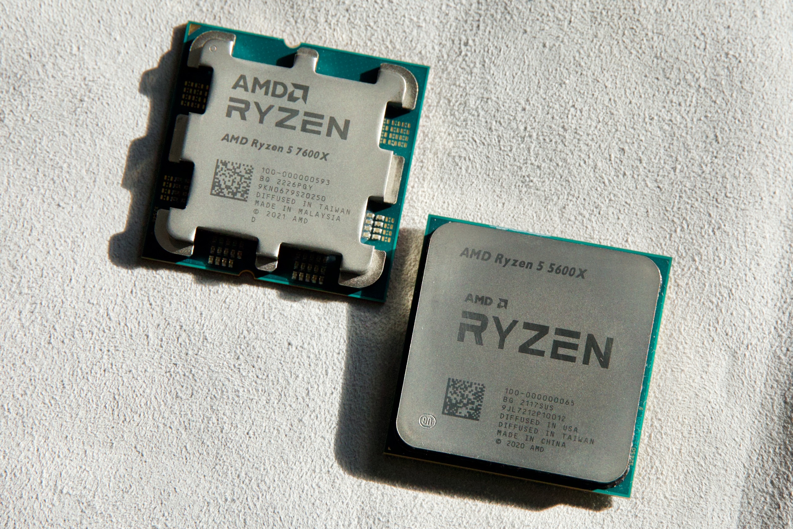 AMD Ryzen 5 7600X vs. Ryzen 5 7600: is cheaper better?