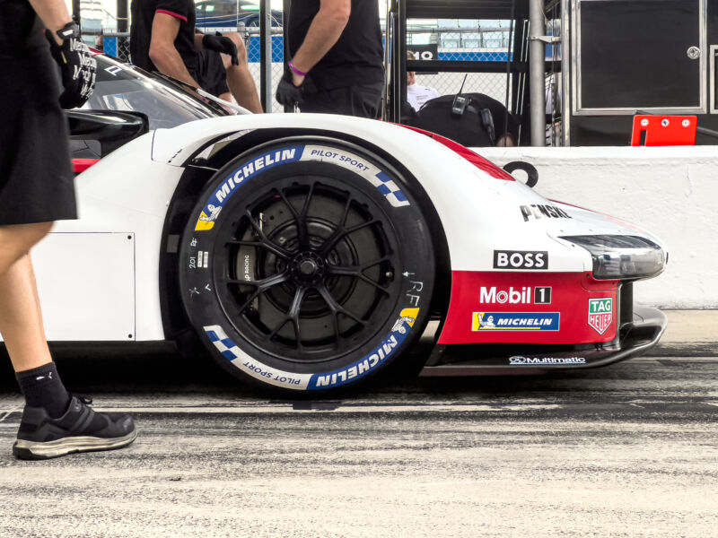 We peek inside Porsche's private Le Mans race car test | Ars Technica