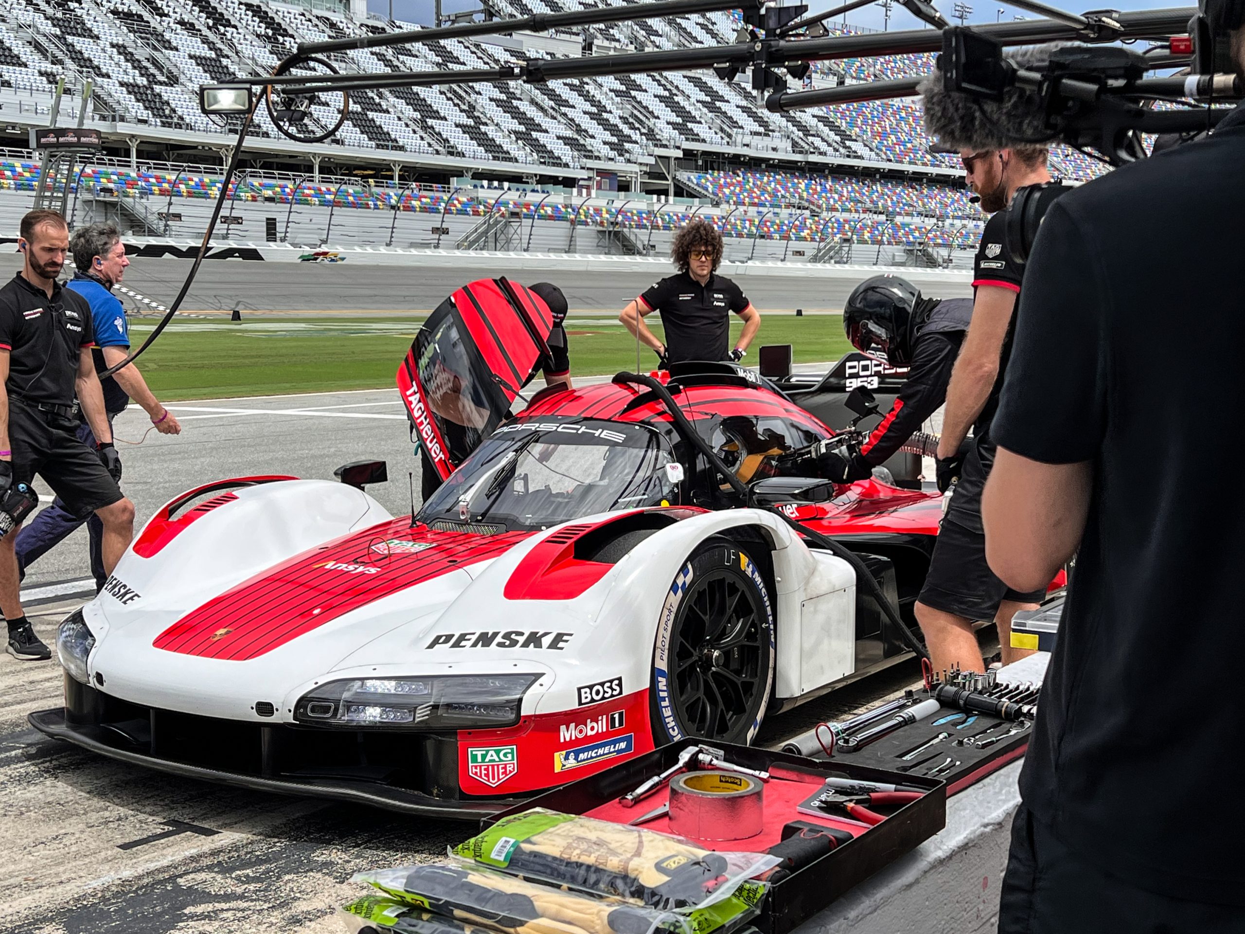 We peek inside Porsche’s private Le Mans race car test - Ars Technica