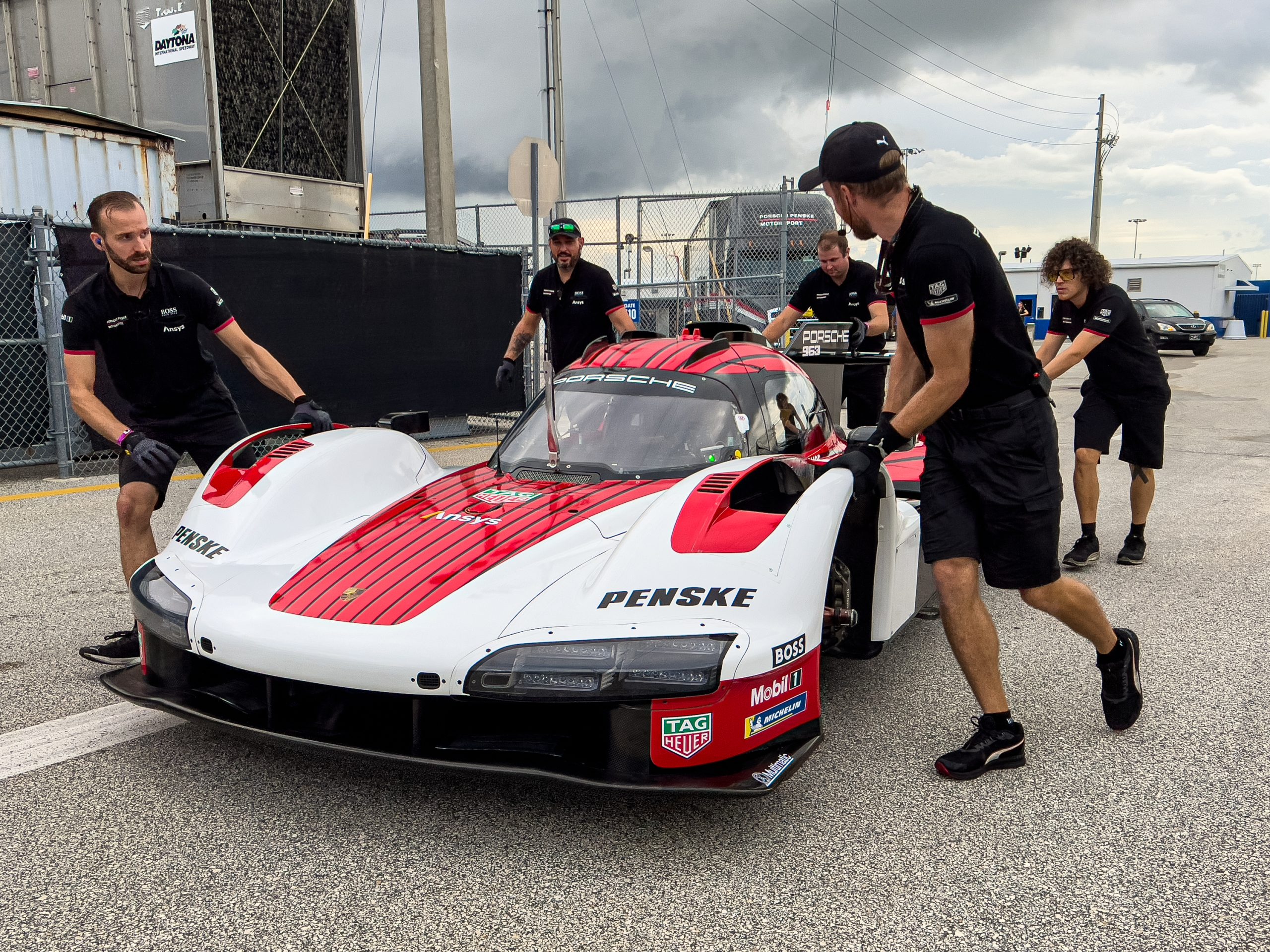We peek inside Porsche’s private Le Mans race car test - Ars Technica